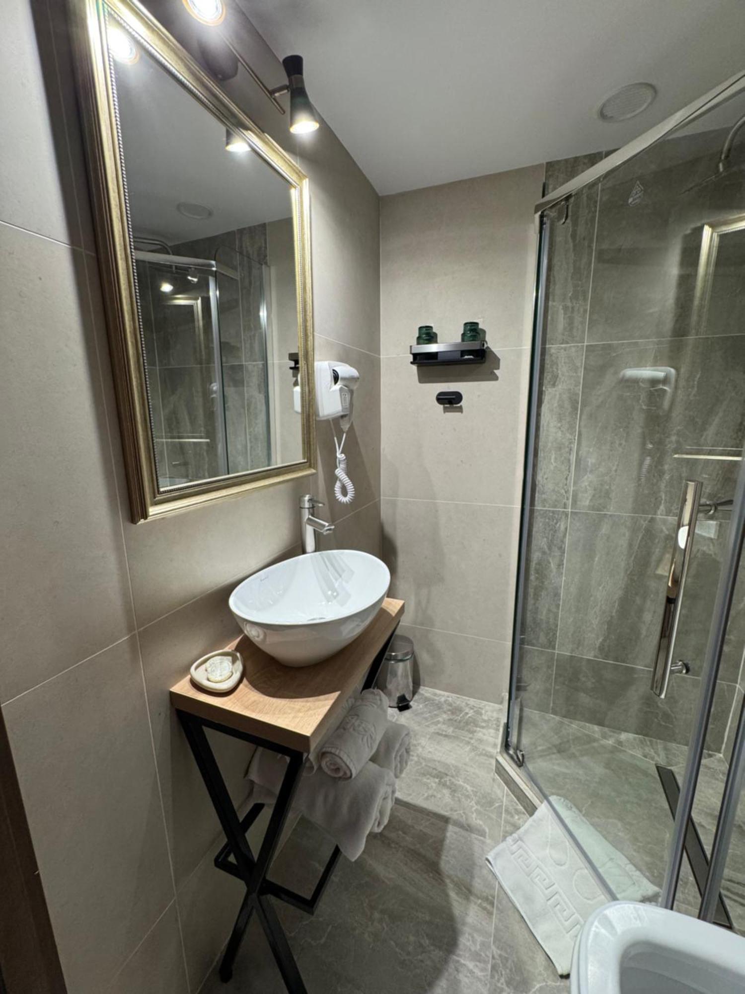 La Coltul Castelului Bran Boutique Hotel Ngoại thất bức ảnh