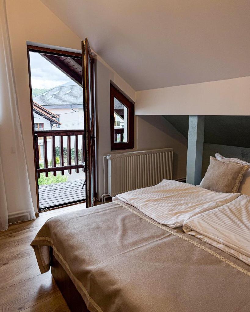 La Coltul Castelului Bran Boutique Hotel Ngoại thất bức ảnh