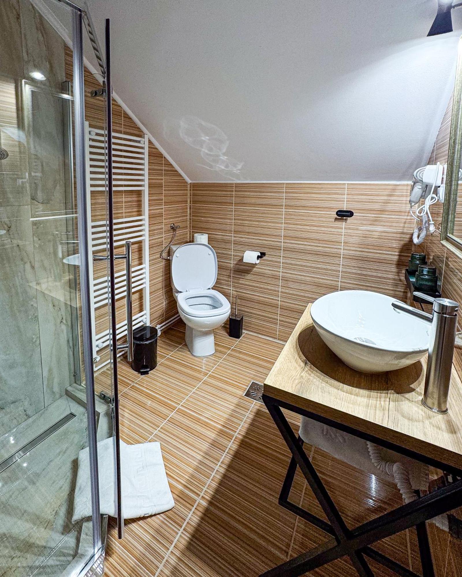 La Coltul Castelului Bran Boutique Hotel Ngoại thất bức ảnh